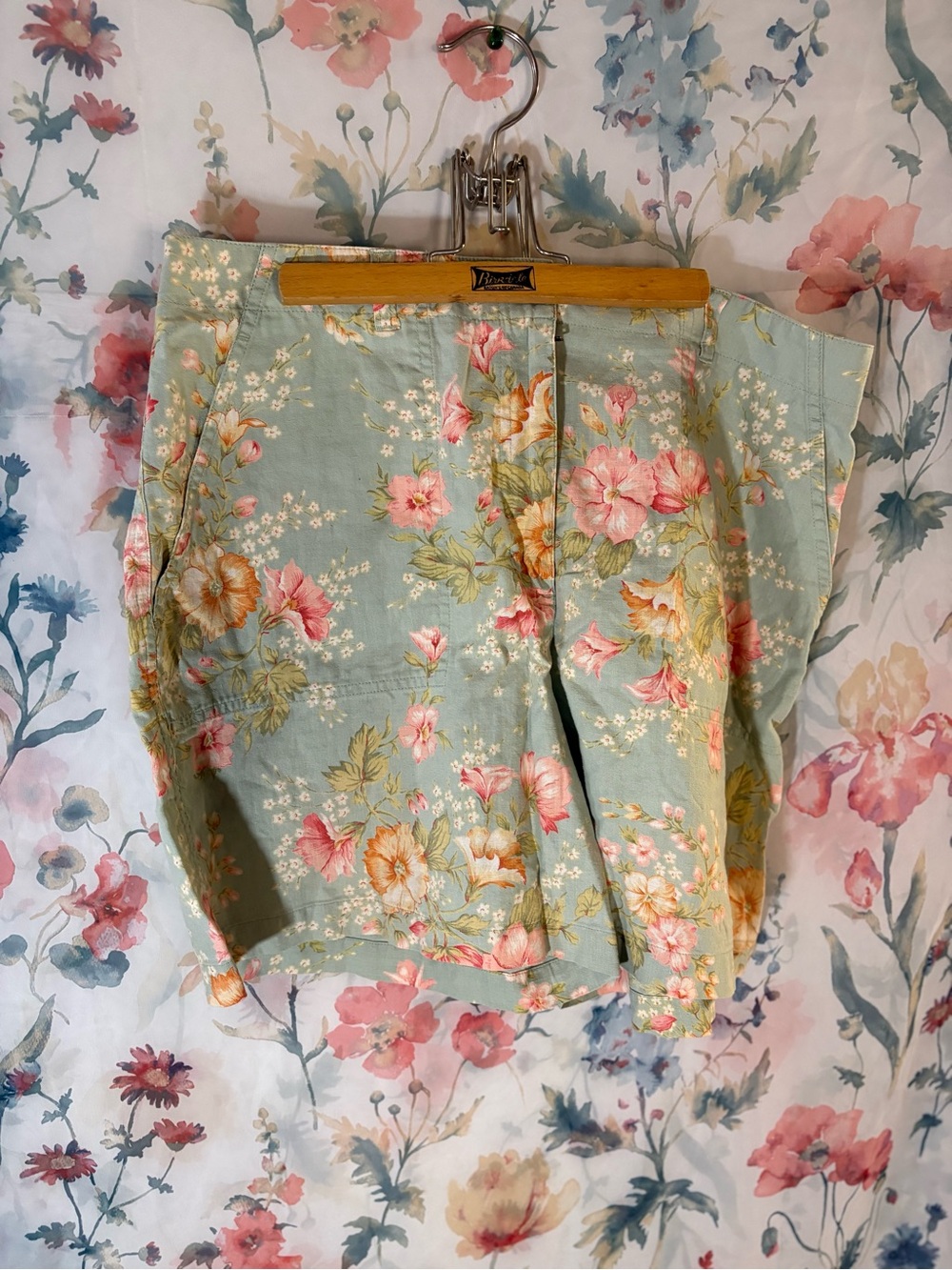 Vintage Jones New York Sport Floral Linen-Cotton Shorts  in Light Blue and Pink - Picture 2 of 8